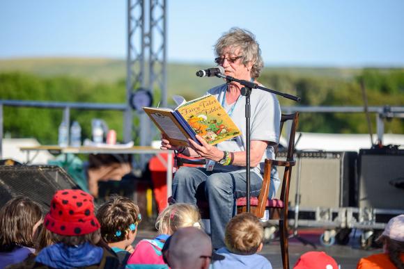 howard reading at Bestival