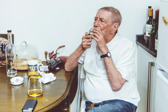 howard smoking kitchen table