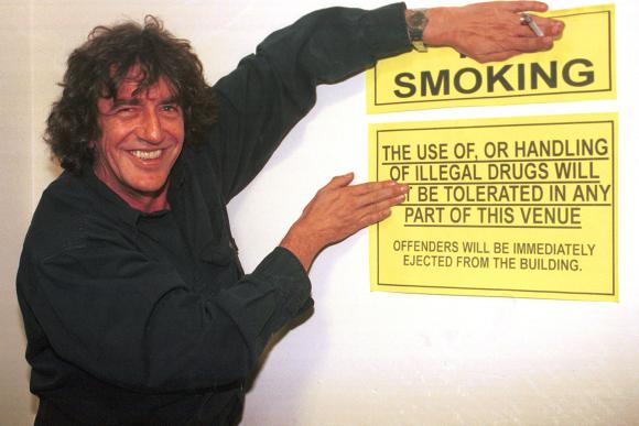 howard smoking sign